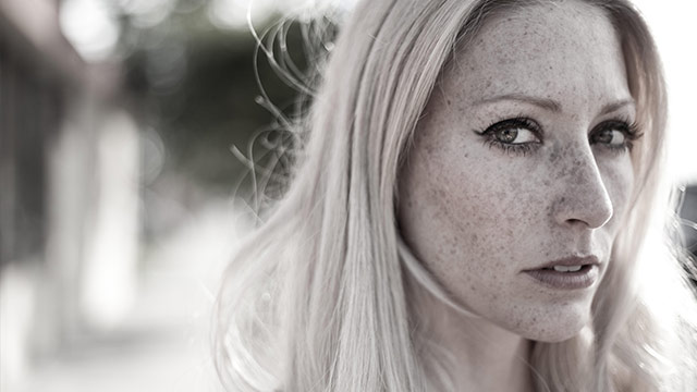 Album Premiere: Julie Mintz Explores Gothic Americana on 'The Thin Veil,' Produced By Moby