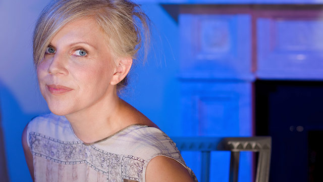 Song Premiere: Tanya Donelly Wraps Up Her 'Swan Song' Series With